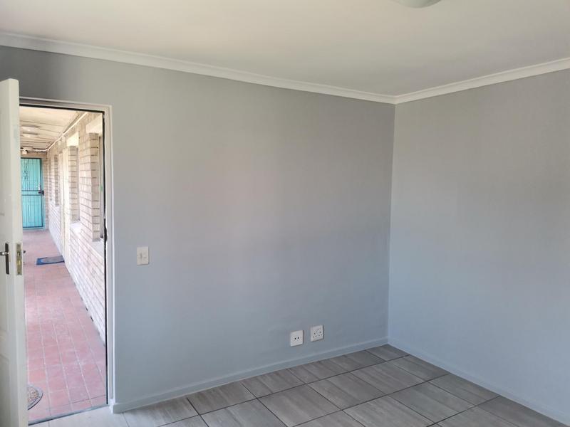 To Let 2 Bedroom Property for Rent in Paarl Western Cape